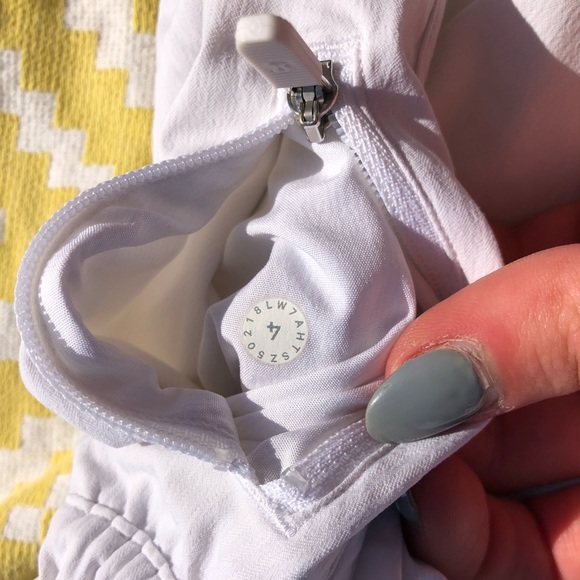 White lululemon tracker shorts - Picture 5 of 5